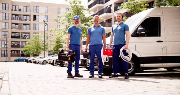 proud electrician stands ready to repair vehicles, appliances - empreiteiro de reparações imagens e fotografias de stock
