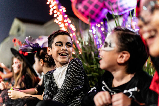 istock Children talking after picking up candy on Halloween 2159594313