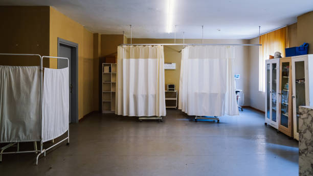 Pale coloured hospital room with empty beds, waiting for patients, modern, clean, bright