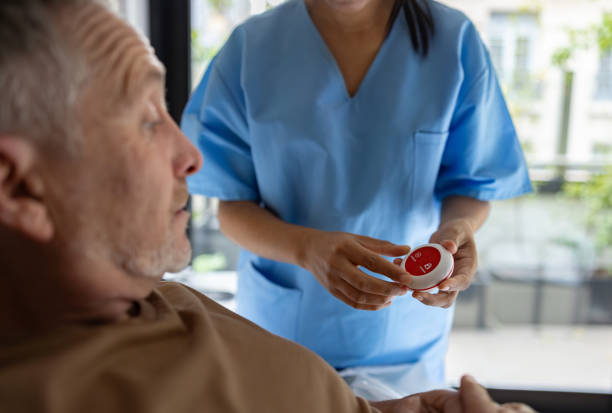 Nurse explaining to a patient how to use an emergency button