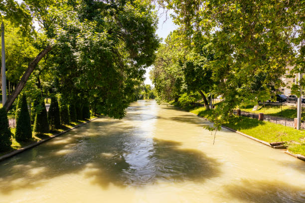Anhor Canal in passing though downtown Tashkent