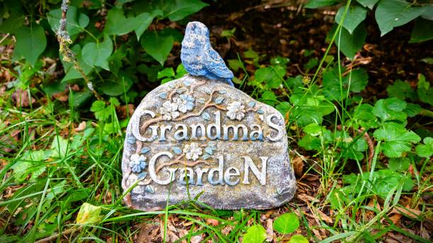 GRANDMA'S GARDEN YARD ART DISPLAY