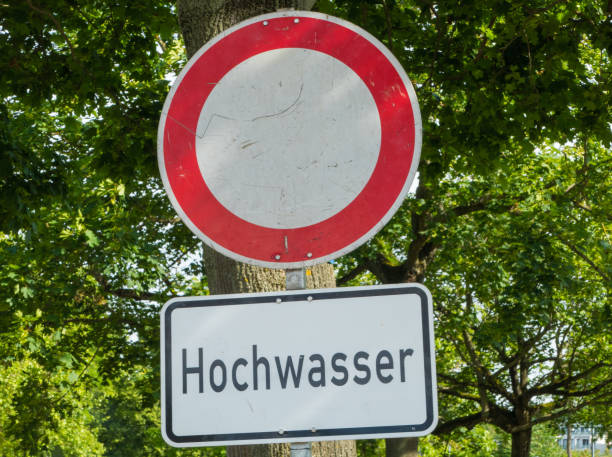istock Warning Sign Flood german 