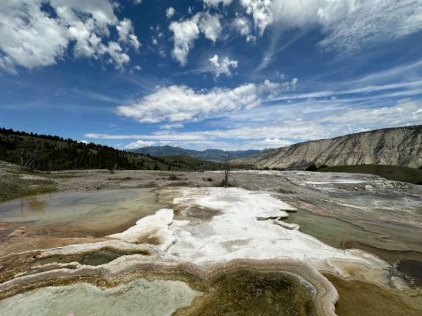 istock Mammoth Hot Springs 2159994200