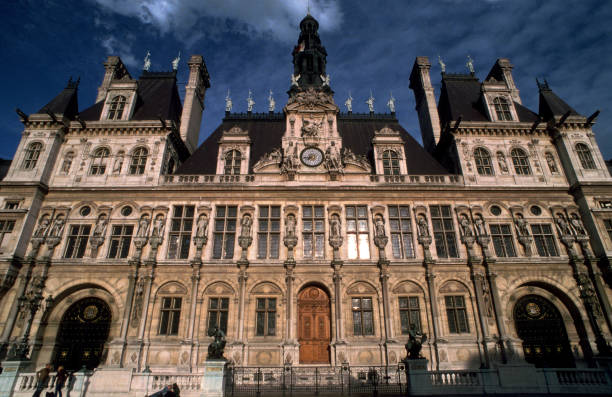 Paris’ City Hall under a blazing sunset
