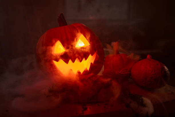 smoke exiting from jack o' lantern! - fumée et halloween photos et images de collection