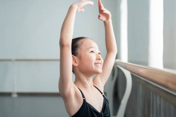 istock Ballet classes Teachers and children 2160082118