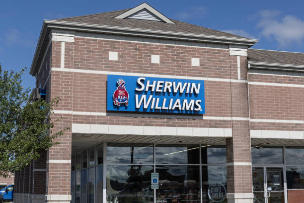 Sherwin-Williams retail paint and coating store. Sherwin Williams is listed on the NYSE as SHW. Crown Point - June 27, 2024: Sherwin-Williams retail paint and coating store. Sherwin Williams is listed on the NYSE as SHW. comex stock pictures, royalty-free photos & images