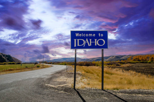 istock Welcome to Idaho Sign 2160330155