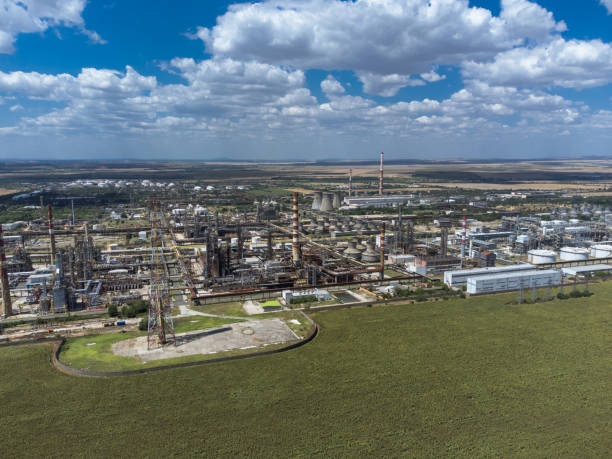 istock Oil rafinery 2160540570