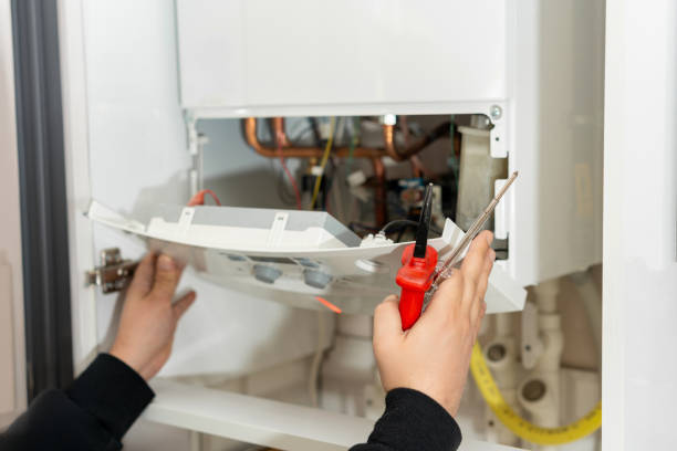 Técnico reparando termo en Valencia
