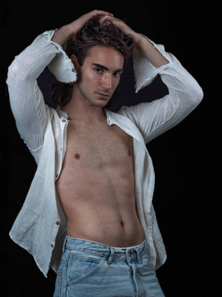 Shirtless muscular man looking at camerahttp://www.twodozendesign.info/i/1.png