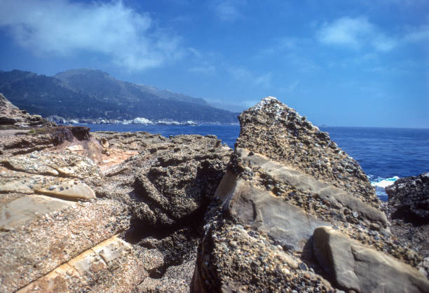 istock California Big Sur - Rocky Shore - 1978 2161198323