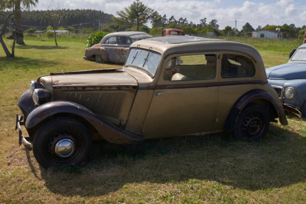istock Uruguay old cars 2161200341
