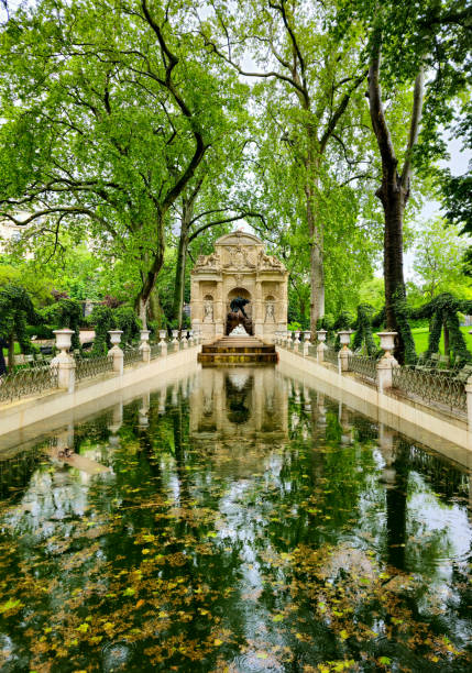istock Medici Fountain 2161391479