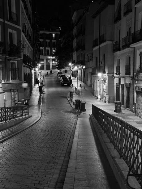 Calle de la escalinata en Madrid . Blanco y negro