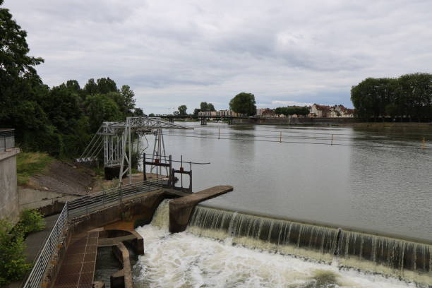 istock Auxonne - Tillenay dam 2161747720