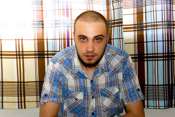 Photograph of a boy in a studio with a colorful background. The photo was taken inside the location in the city of Osasco, state of São Paulo in Brazil