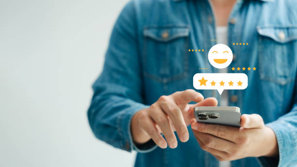 istock poll Customer satisfaction, customers use smartphones Give a five star satisfaction rating. 2161777518