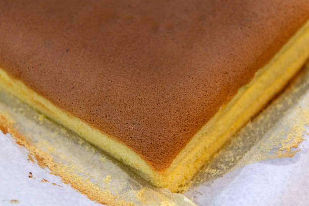 process of packing the sponge cake