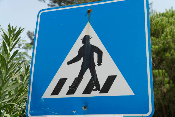 pedestrian crossing traffic sign