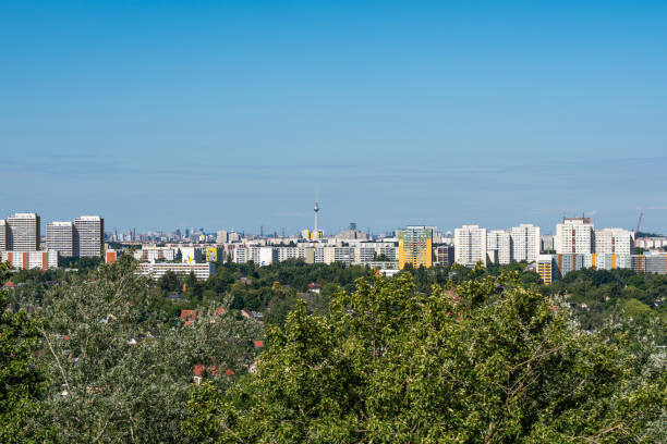 istock A city skyline with a tall building in the middle 2161994091
