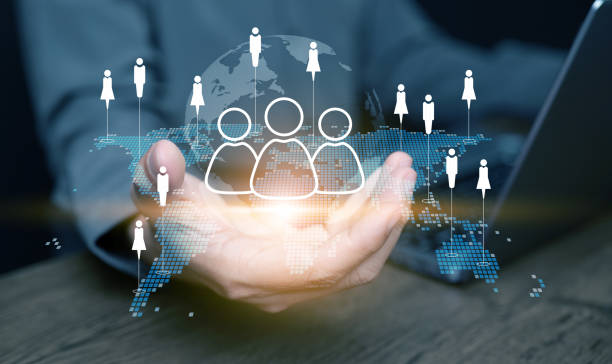 CMR, Customer Relationship Management concept. A man holds a virtual world map and globe with customers data network technology. Build and manage relationship with business clients globally cmr, concepto de gestión de relaciones con el cliente. un hombre sostiene un mapa del mundo virtual y un globo terráqueo con tecnología de red de datos de los clientes. construya y gestione relaciones con clientes empresariales a nivel mundial