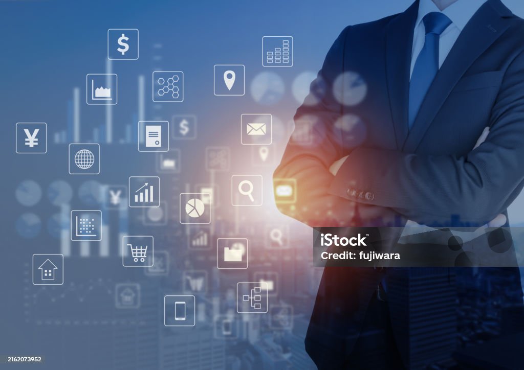 Město, krajina a ruce složené, podnikatel a ikona obraz - Bez autorských poplatků Ekonomie Stock fotka Město, krajina a ruce složené, podnikatel a ikona obraz - Bez autorských poplatků Ekonomie Stock fotka