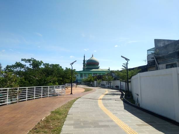 A special way to a mosque