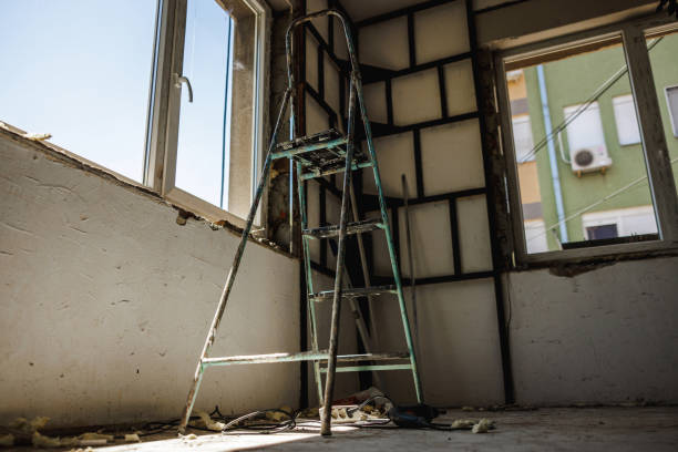 Aluminium Metal Tall Ladder in Building