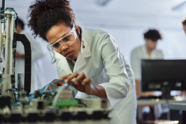 istock Black female scientist working on innovative machine in a lab. 2162200765