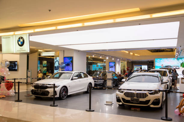 Cars in showroom of dealership BMW in Siam Paragon, Bangkok Bangkok, Thailand- 15 Feb, 2023: Cars in showroom of dealership BMW in Siam Paragon, Bangkok bmw dealership stock pictures, royalty-free photos & images