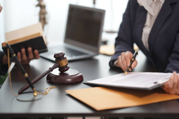 istock Experienced lawyers provide advice to clients. Assist in difficult litigation Explain the legal process and discuss the terms of the agreement legal services Close-up pictures 2162259160