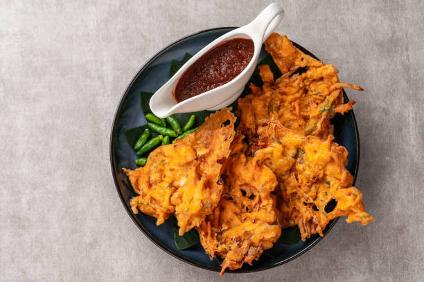 Bakwan is a vegetable fritter Bakwan is a vegetable fritter or gorengan from Indonesian cuisine gorengan stock pictures, royalty-free photos & images