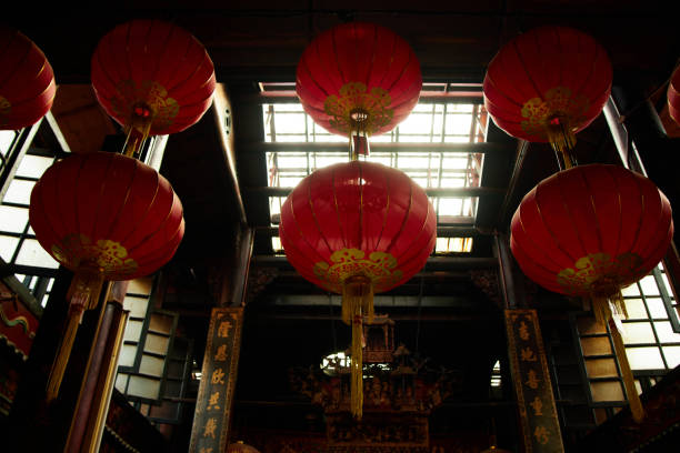 免费照片： 位于马来西亚 Saravah 的 Kuching 的带有红灯笼的神社的亚洲寺庙