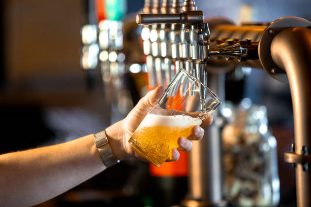 istock Pouring a Pint in a Bar 2162511284