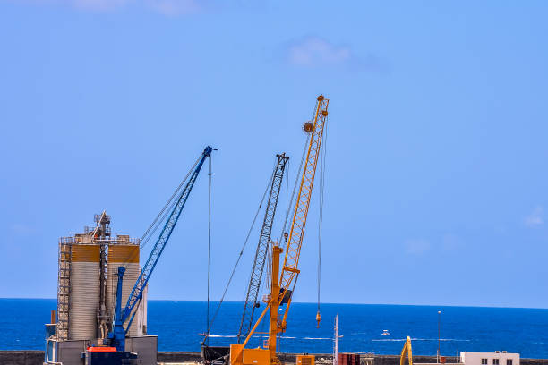 Photo Picture of an Industrial Building in the Port