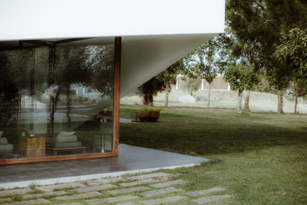 Building with a modern and classic design in the city