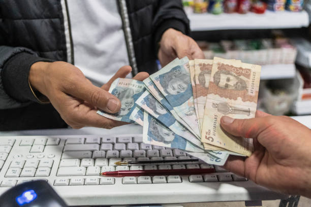 istock Man's hands with Colombian coins and bills 2162699137