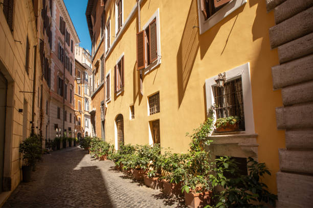 istock Roman Architecture Buildings 2162759985