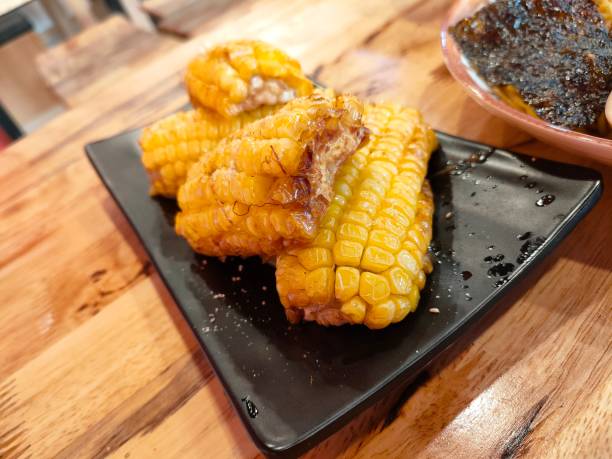 culinary japanese food - corn ribs culinary Japanese food that is delicious to eat. corn ribs or Corn Ribs, because their shape is curved after cooking and looks like beef ribs. Corn ribs are another take on "Elote," a street food that is nothing more than grilled corn, smeared with mayonnaise, topped with chili powder, cheese, and a squeeze of lime corn cob eaten stock pictures, royalty-free photos & images