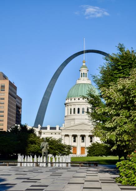 istock The Old Courthouse and Gateway Arch 2162943160