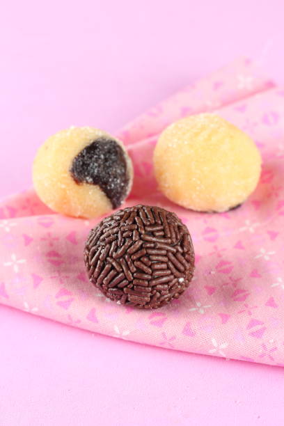 istock candy, dessert, sweet, chocolat, party 2163012381