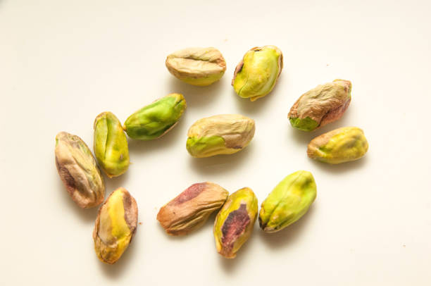 Shelled and unshelled pistachios