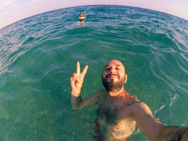 The submarine adventure of a happy man