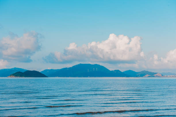The sea and sky under the blue sky and white clouds
