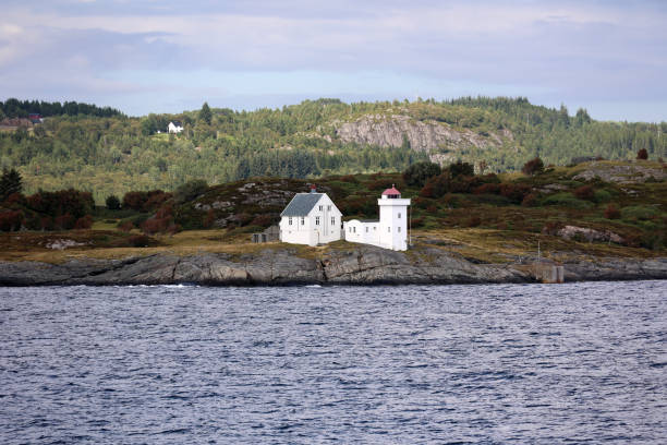 Norway: - Flatflesa Lighthouse is a light station in the Lyngværfjord, Aukra, Møre and Romsdal Municipality. It was built in 1902 and closed in 1988 and replaced by a lighthouse.