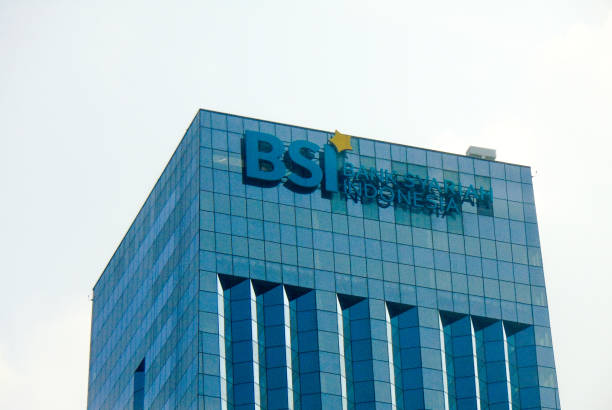 BSI Sharia Bank Jakarta, Indonesia - July 18, 2024: A closeup view of the top part building of the Indonesian Sharia Bank (BSI) that is located on Gatot Subroto Road, Semanggi. sharia stock pictures, royalty-free photos & images