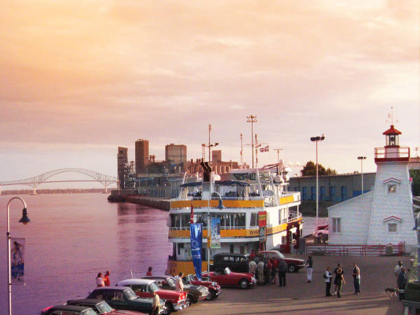 Freetown, Sierra Leone: pier of the Aberdeen boat terminal (old yacht club), serves shuttle speedboats (Sea Coach Express) and water taxis, allowing for a fast connection to Lungi airport on the north bank of the Sierra Leone River - Aberdeen Bridge in the background - concrete beam bridge located at the entrance to Aberdeen creek on Cockle Bay.