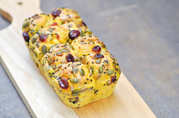 bread or bun with raisin stuffed or raisin bun for serve